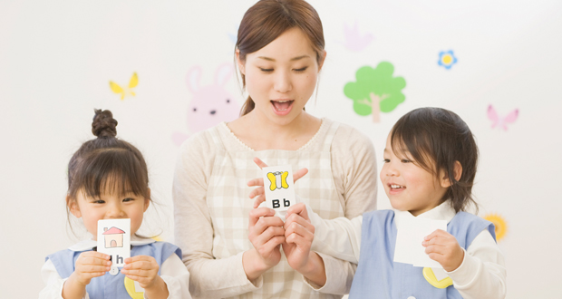 子どもが楽しんで自然に英語を話し始める